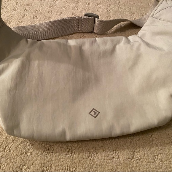 Like new YPB by Abercrombie belt bag - Picture 3 of 4